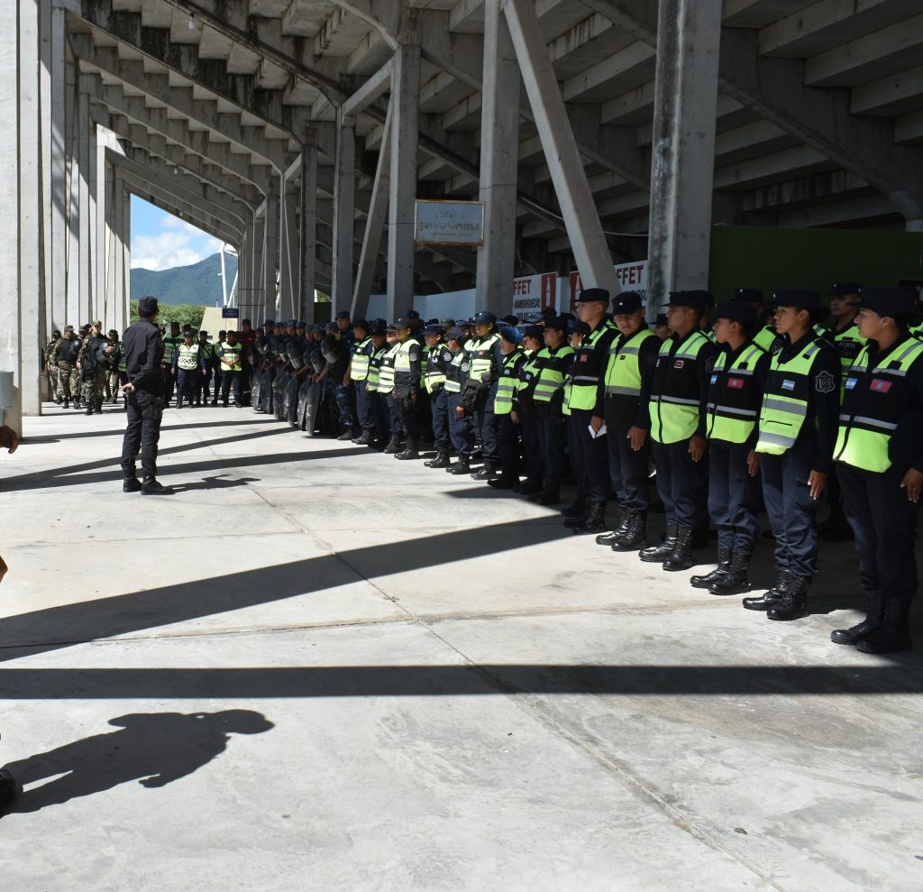 M S De Polic As Brindar N Seguridad En El Estadio Padre Ernesto